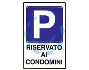 CARTELLO "PARGHEGGIO RISERVATO AI CONDOMINI" - cm.20x30h. - Marca  - Cod: 49436