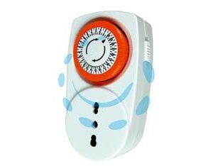 TIMER A PRESA GIORNALIERO CON INTERRUTTORE INTERVALLO 30 MINUTI - Marca SYNTESY - Cod: 240819