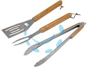 SET UTENSILI PER BARBECUE PZ.3 CON MANICI IN LEGNO  - Marca CAMPINGAZ - Cod: 396165